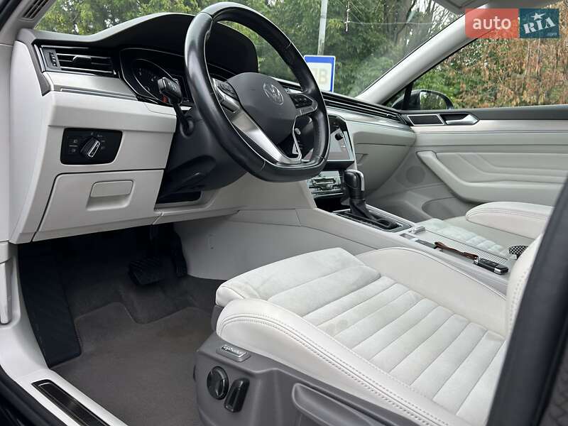 Седан Volkswagen Passat 2020 в Львове