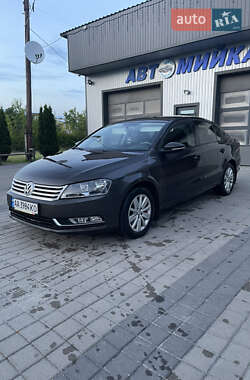 Седан Volkswagen Passat 2011 в Ровно
