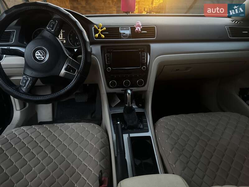 Седан Volkswagen Passat 2012 в Краснограді