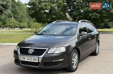 Универсал Volkswagen Passat 2008 в Ровно