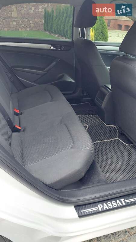 Седан Volkswagen Passat 2013 в Киеве