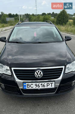 Универсал Volkswagen Passat 2010 в Жовкве