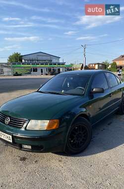Седан Volkswagen Passat 1997 в Знаменке