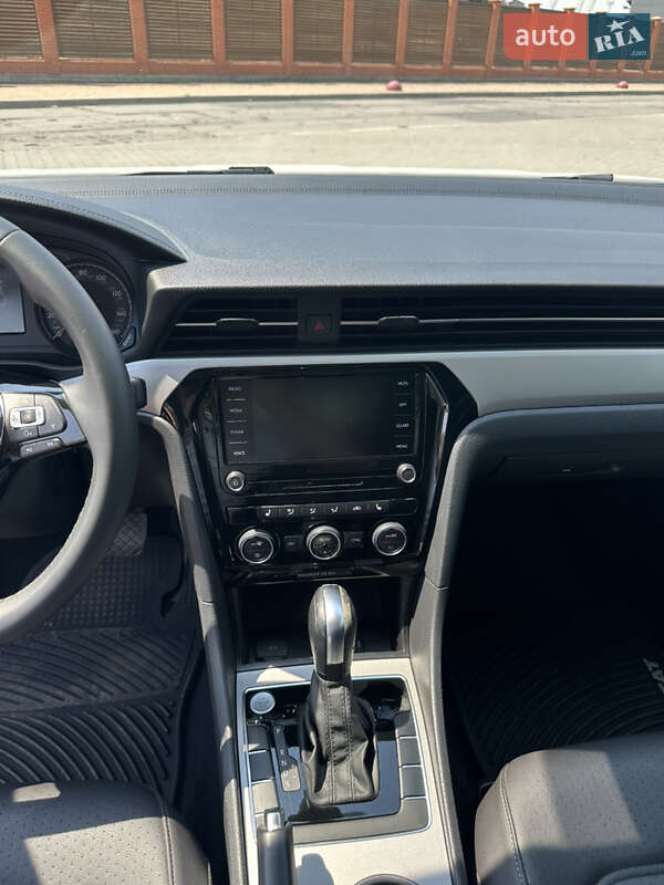 Седан Volkswagen Passat 2021 в Ізмаїлі