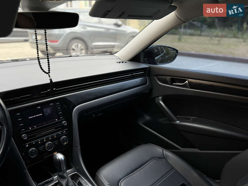 Седан Volkswagen Passat 2020 в Коростене