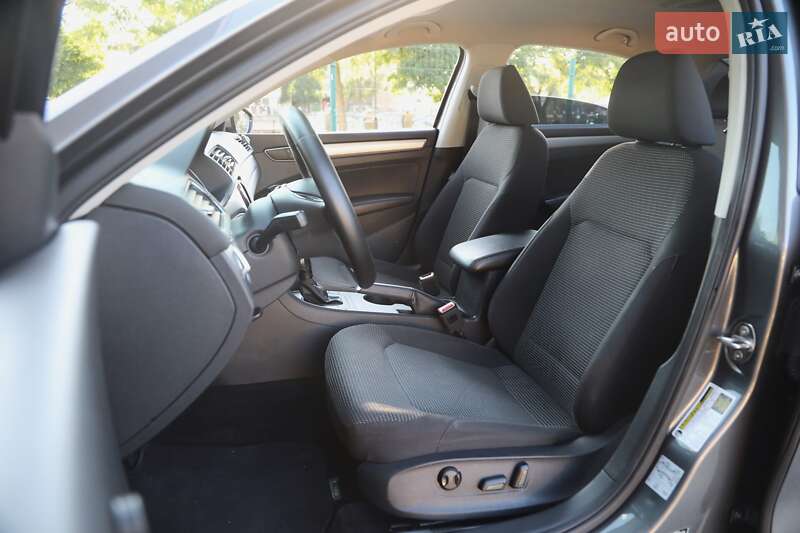 Седан Volkswagen Passat 2018 в Харькове