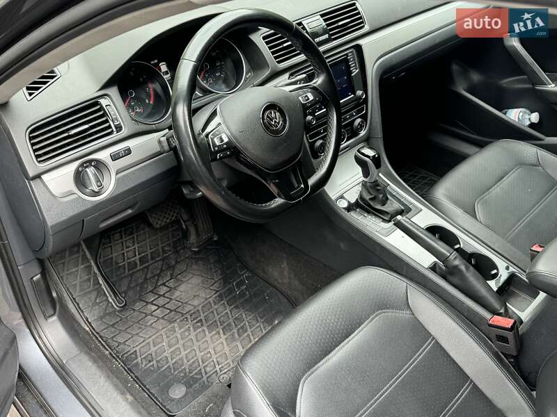 Седан Volkswagen Passat 2018 в Киеве