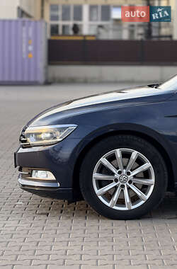 Седан Volkswagen Passat 2015 в 