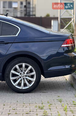 Седан Volkswagen Passat 2015 в 