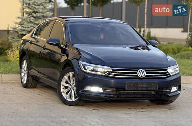 Седан Volkswagen Passat 2015 в 