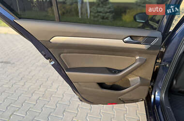 Седан Volkswagen Passat 2015 в 