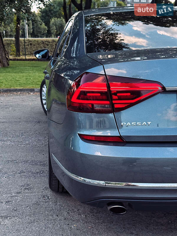 Седан Volkswagen Passat 2016 в Києві