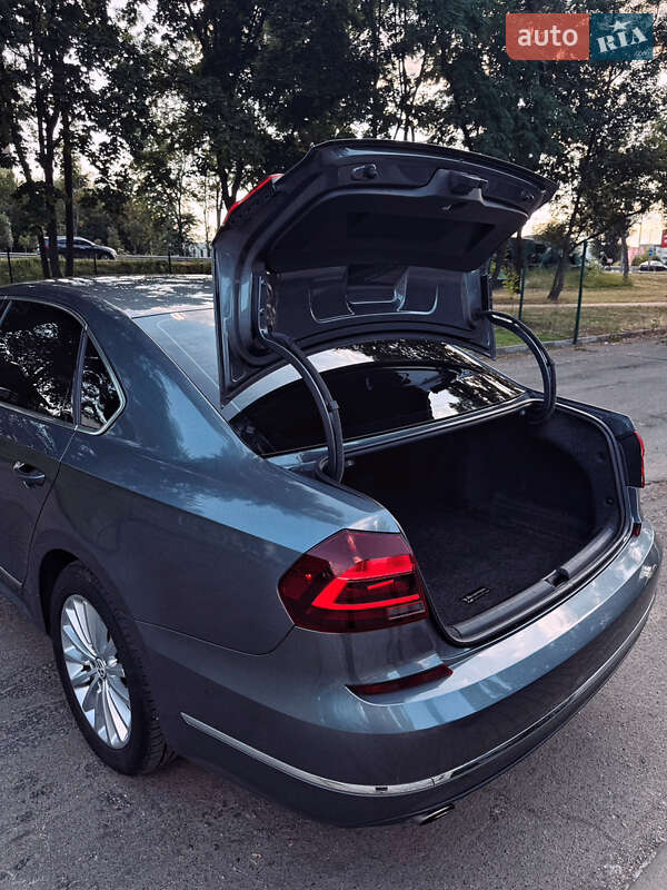 Седан Volkswagen Passat 2016 в Києві