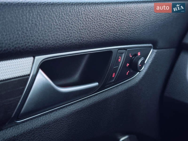 Седан Volkswagen Passat 2016 в Києві