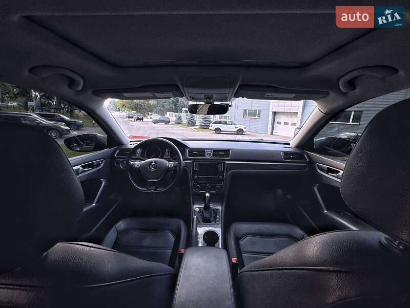 Седан Volkswagen Passat 2016 в Києві