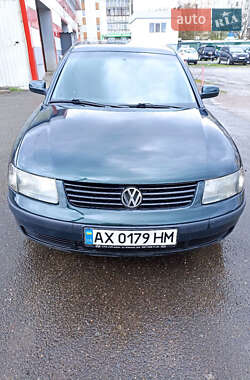 Седан Volkswagen Passat 1996 в Харькове
