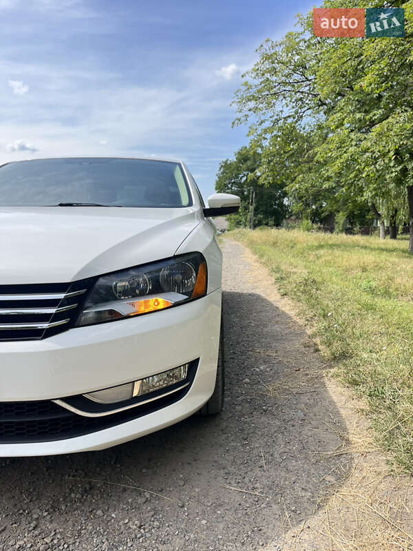 Седан Volkswagen Passat 2014 в Чернівцях