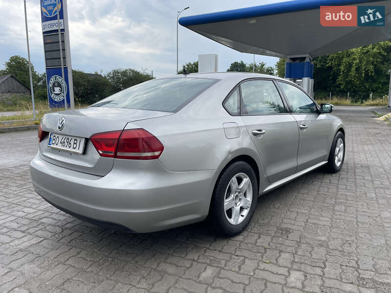 Седан Volkswagen Passat 2012 в Шумске
