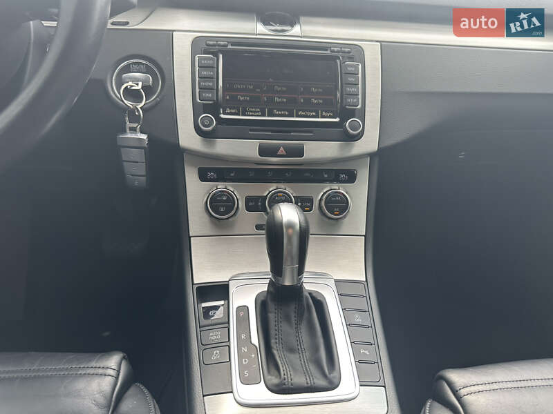Универсал Volkswagen Passat 2014 в Киеве