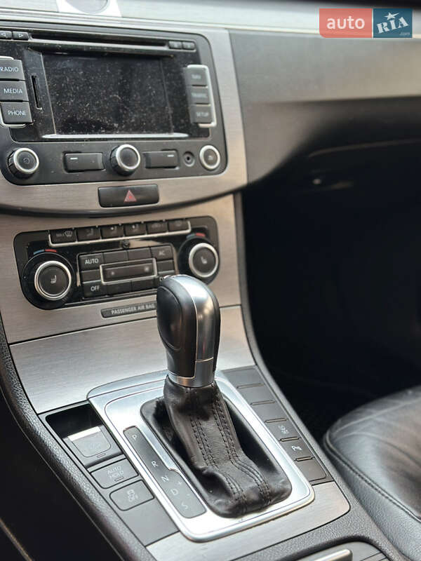Универсал Volkswagen Passat 2011 в Киеве