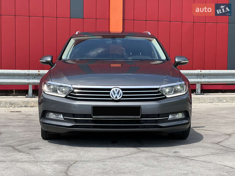 Универсал Volkswagen Passat 2015 в Киеве