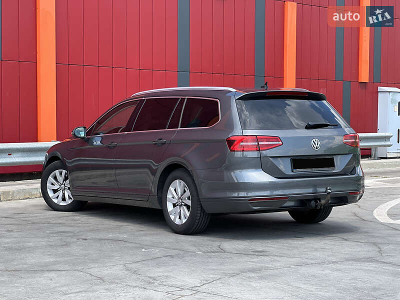 Универсал Volkswagen Passat 2015 в Киеве