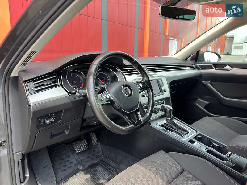 Универсал Volkswagen Passat 2015 в Киеве