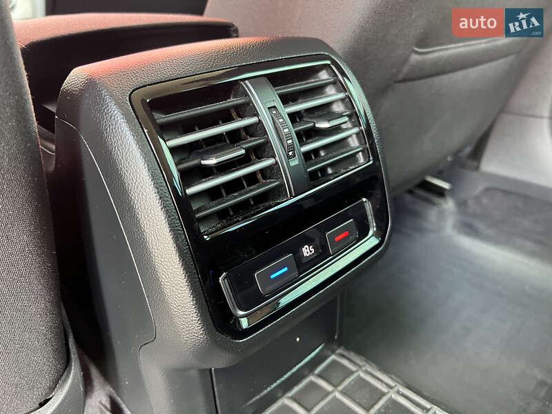Универсал Volkswagen Passat 2015 в Киеве