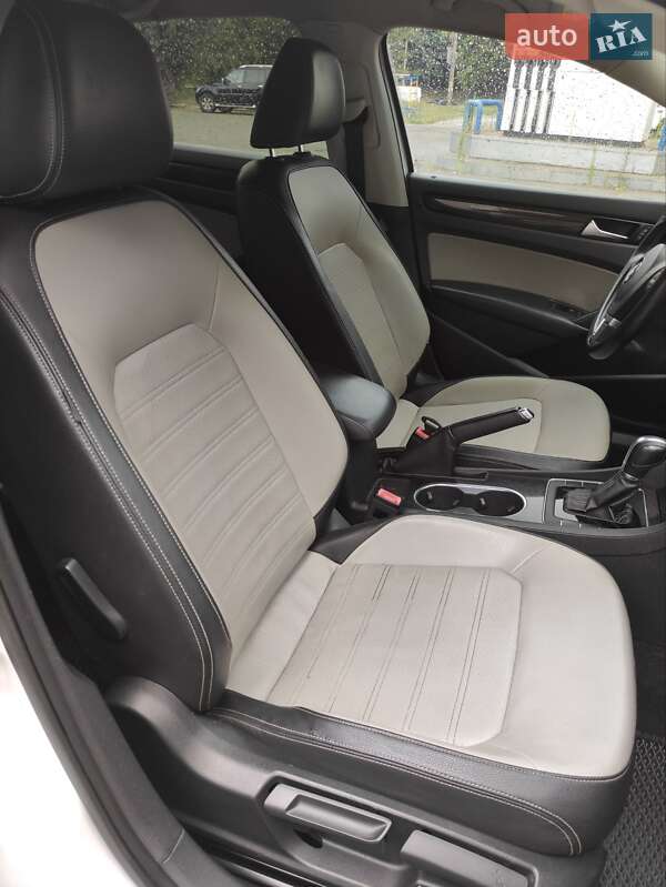 Седан Volkswagen Passat 2014 в Киеве