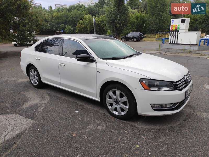 Седан Volkswagen Passat 2014 в Киеве