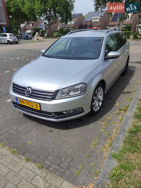 Універсал Volkswagen Passat 2010 в Чернівцях