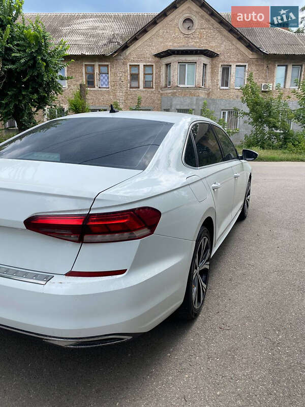 Седан Volkswagen Passat 2021 в Кривом Роге