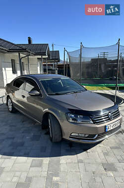 Седан Volkswagen Passat 2011 в Івано-Франківську