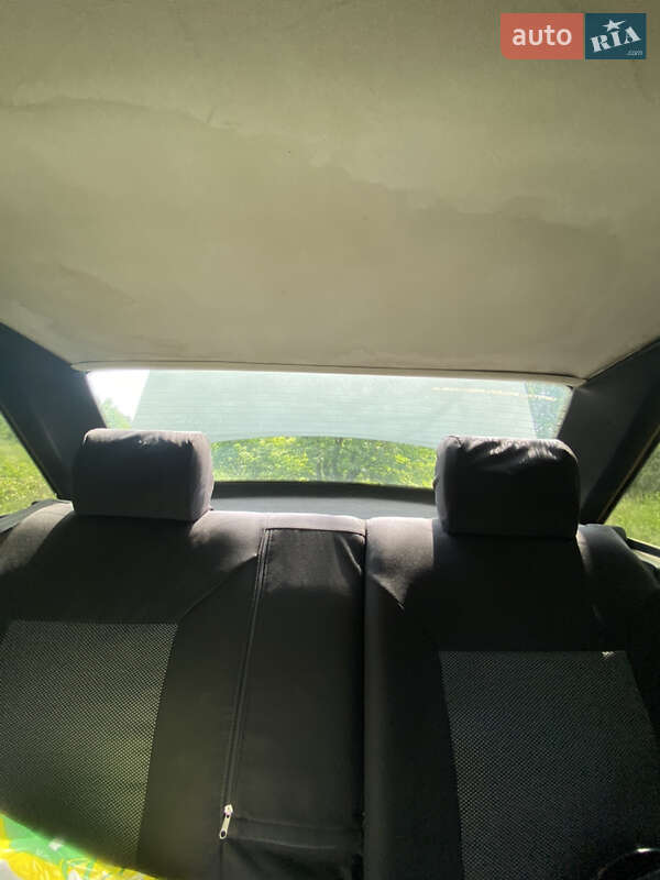 Седан Volkswagen Passat 1994 в Краснограді