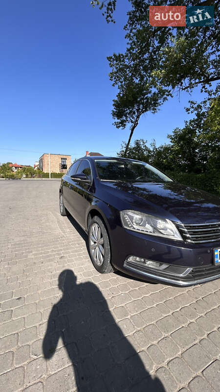 Седан Volkswagen Passat 2011 в Городке