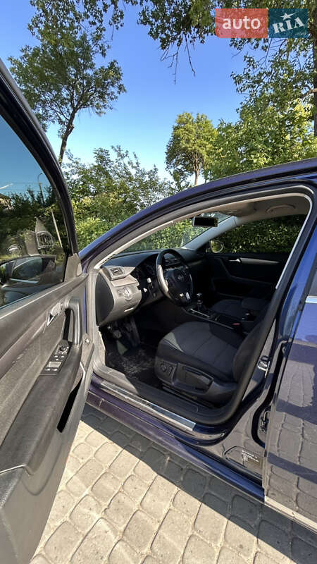 Седан Volkswagen Passat 2011 в Городке