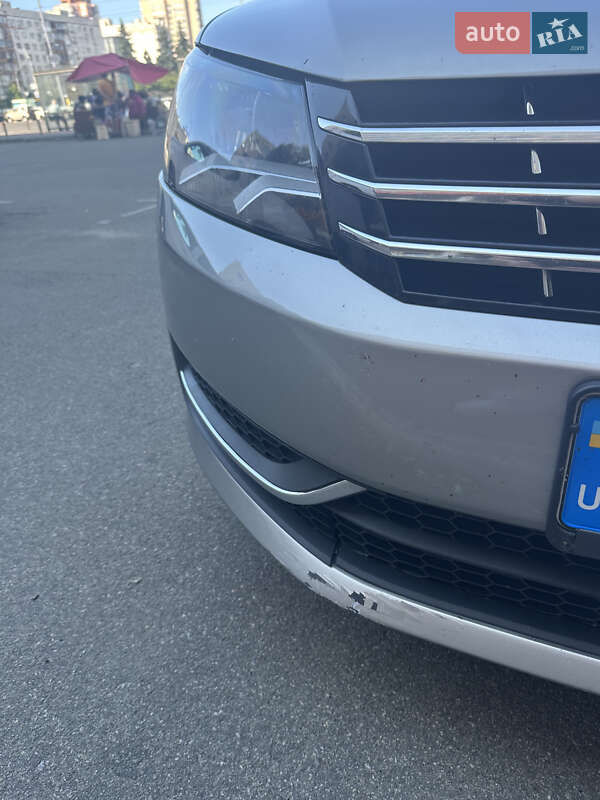 Седан Volkswagen Passat 2013 в Киеве