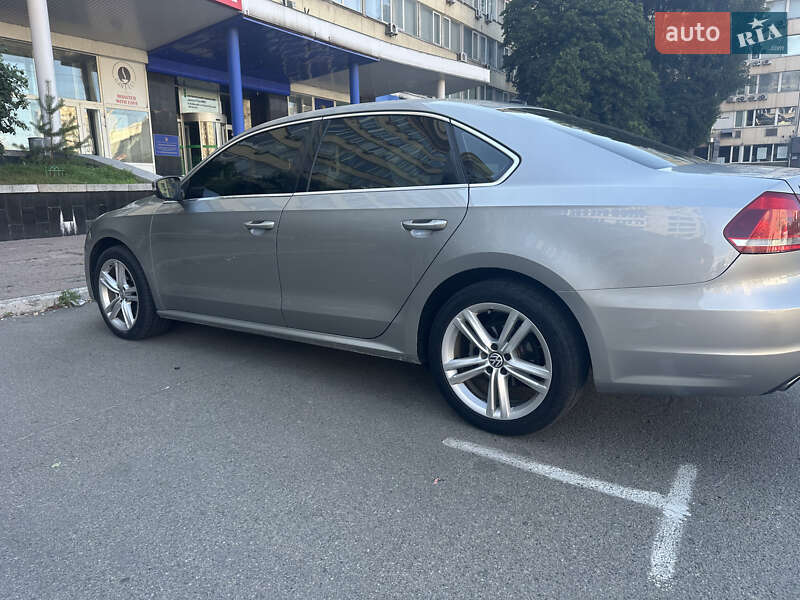 Седан Volkswagen Passat 2013 в Киеве