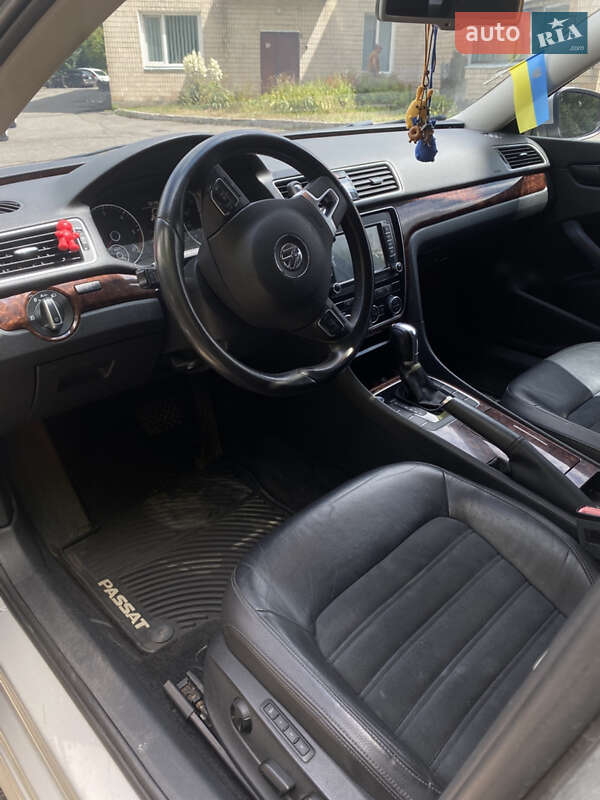 Седан Volkswagen Passat 2011 в Хмельницком