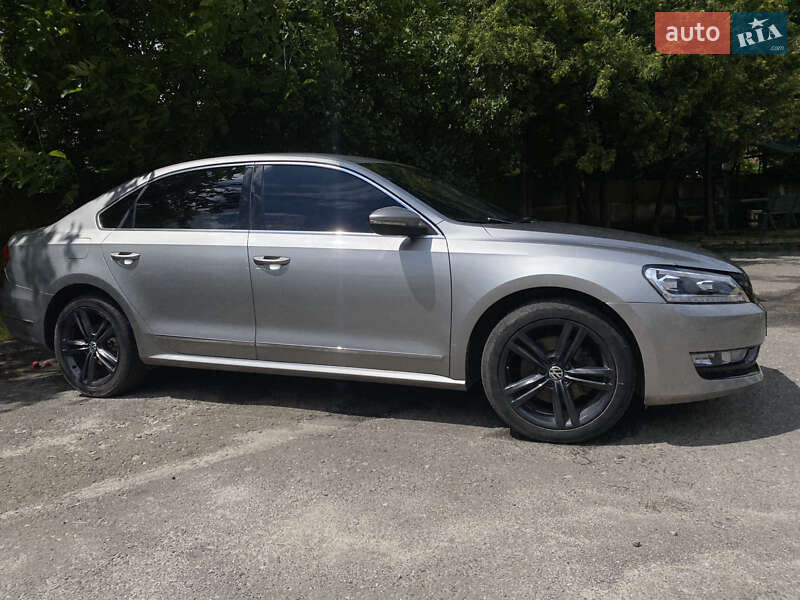 Седан Volkswagen Passat 2011 в Хмельницком