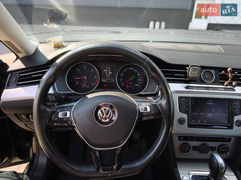 Универсал Volkswagen Passat 2016 в Киеве