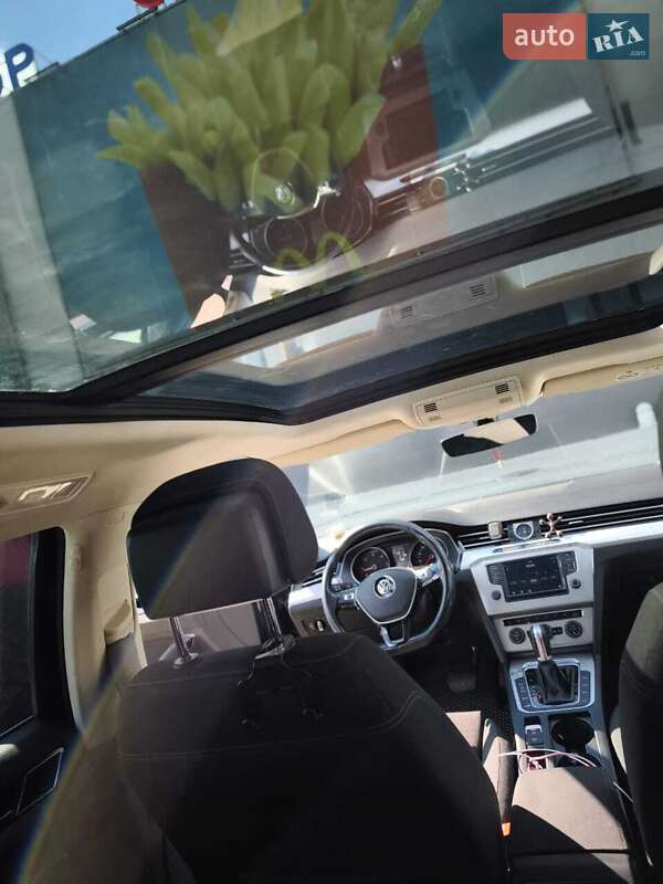 Универсал Volkswagen Passat 2016 в Киеве