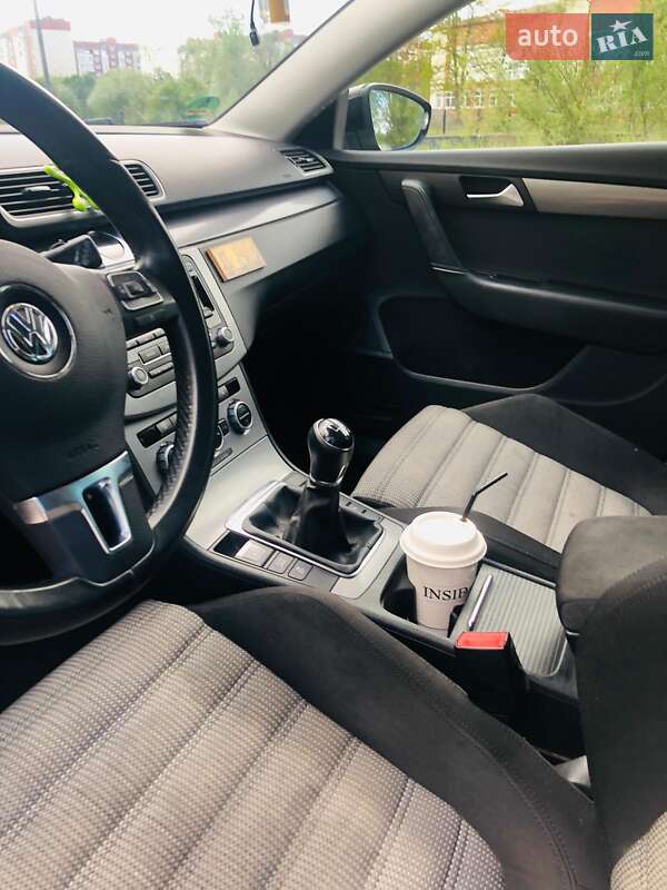 Универсал Volkswagen Passat 2013 в Звягеле
