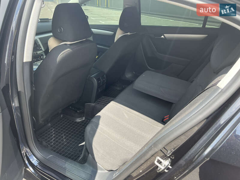Седан Volkswagen Passat 2011 в Киеве