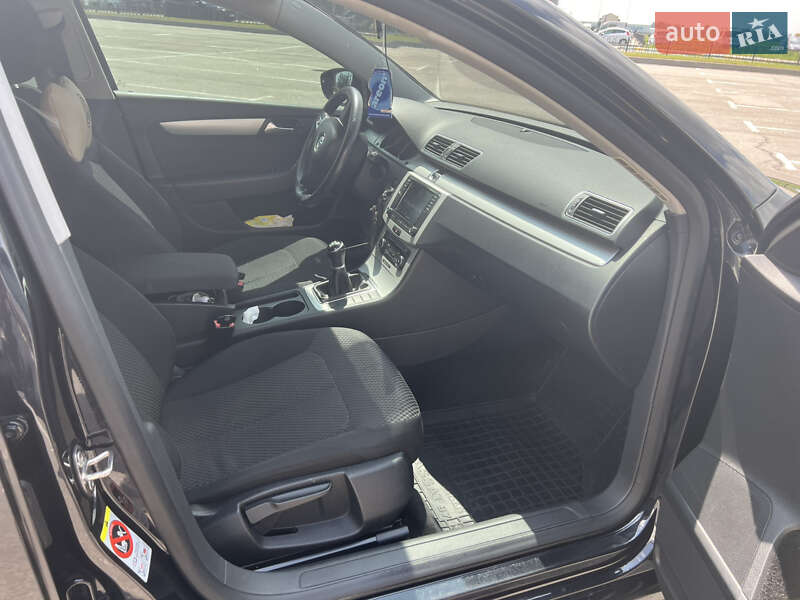 Седан Volkswagen Passat 2011 в Киеве