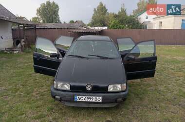 Седан Volkswagen Passat 1993 в Шацке
