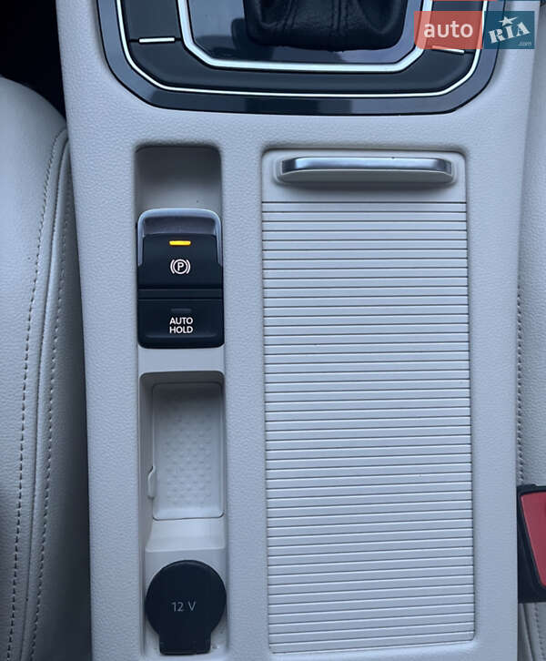 Универсал Volkswagen Passat 2015 в Вишневом