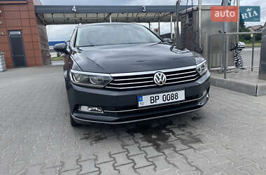 Универсал Volkswagen Passat 2015 в Вишневом