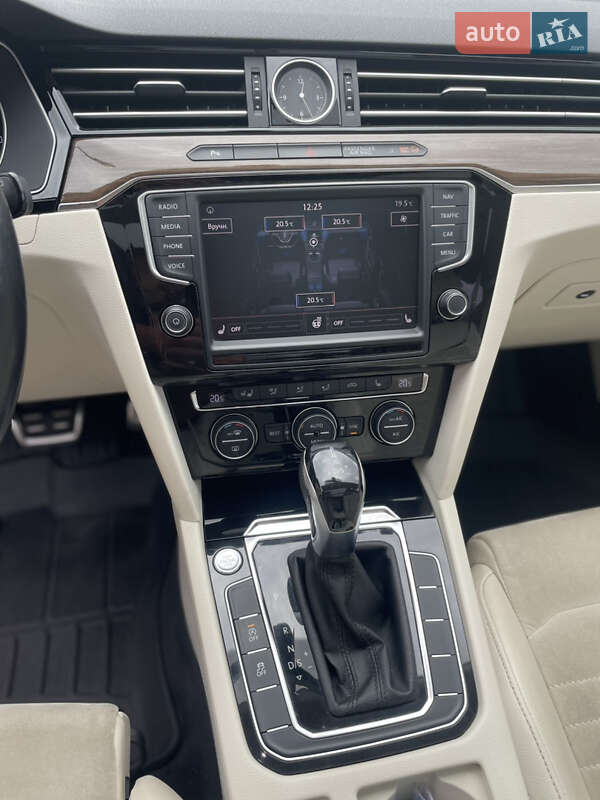 Универсал Volkswagen Passat 2015 в Вишневом