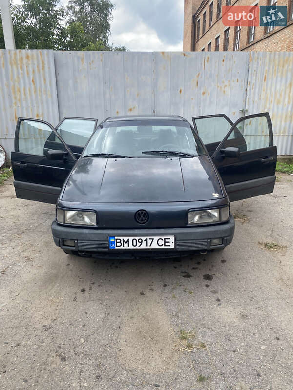 Седан Volkswagen Passat 1990 в Ромнах